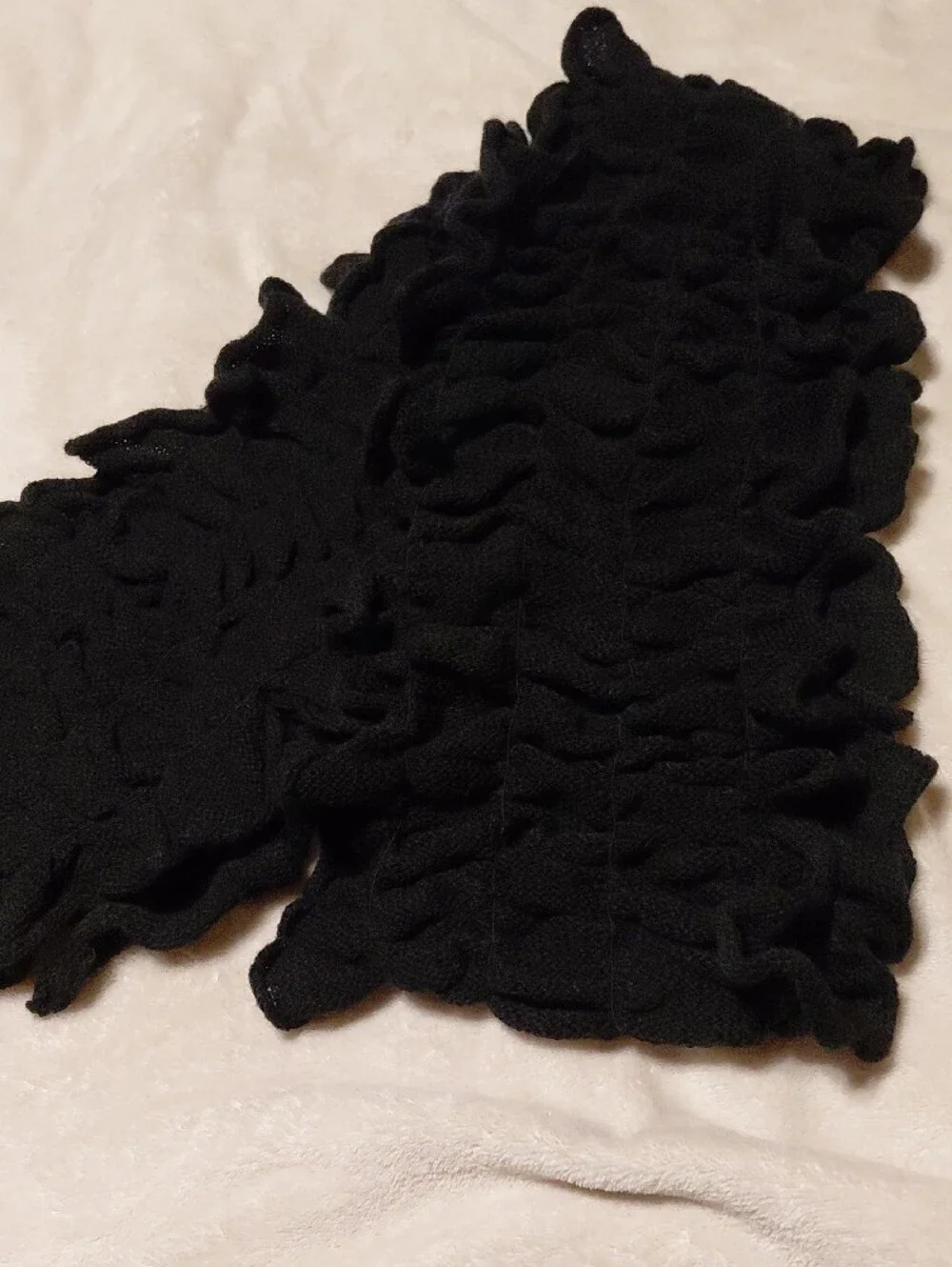 Source Unknown Black Ruffled Knit Scarf